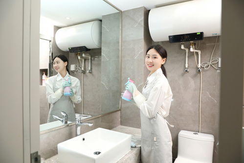 浴室中的轻柔笔触 记一位女性家政保洁员的一日